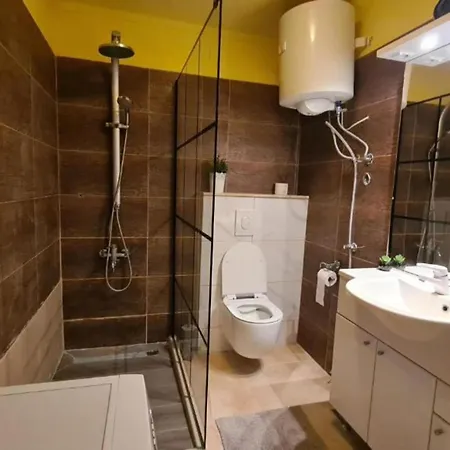 With Two Bathrooms Appartement *