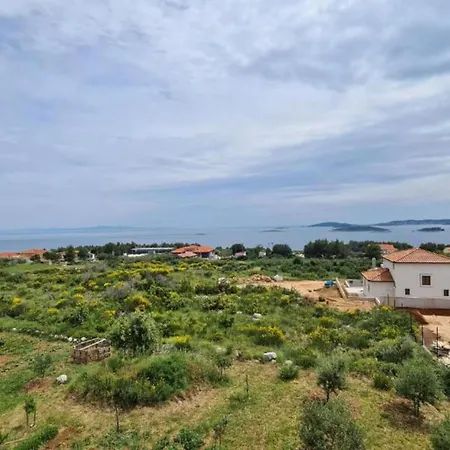 Apartment With Two Bathrooms *