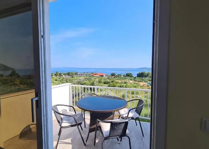 With Two Bathrooms أوروبيتش